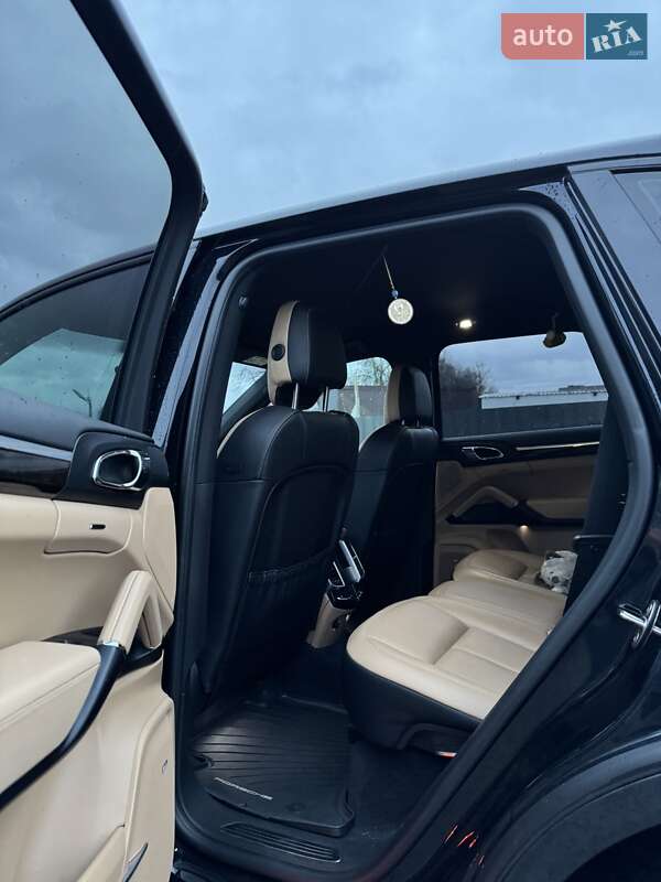 Внедорожник / Кроссовер Porsche Cayenne 2015 в Львове