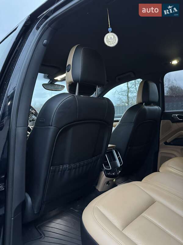 Внедорожник / Кроссовер Porsche Cayenne 2015 в Львове