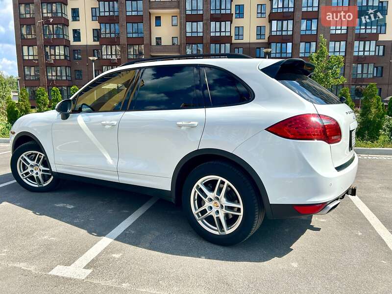 Позашляховик / Кросовер Porsche Cayenne 2013 в Києві