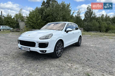 Внедорожник / Кроссовер Porsche Cayenne 2016 в 