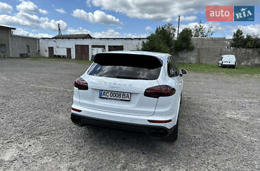 Внедорожник / Кроссовер Porsche Cayenne 2016 в 