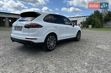 Внедорожник / Кроссовер Porsche Cayenne 2016 в 