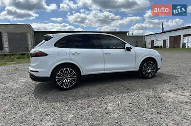 Внедорожник / Кроссовер Porsche Cayenne 2016 в 