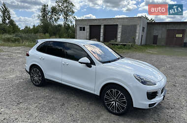Внедорожник / Кроссовер Porsche Cayenne 2016 в 