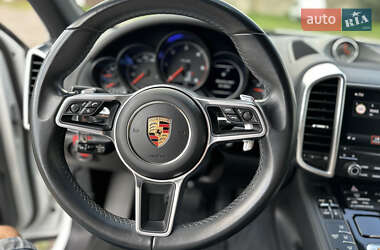 Внедорожник / Кроссовер Porsche Cayenne 2016 в 