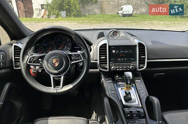 Внедорожник / Кроссовер Porsche Cayenne 2016 в 