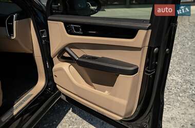 Внедорожник / Кроссовер Porsche Cayenne 2019 в 