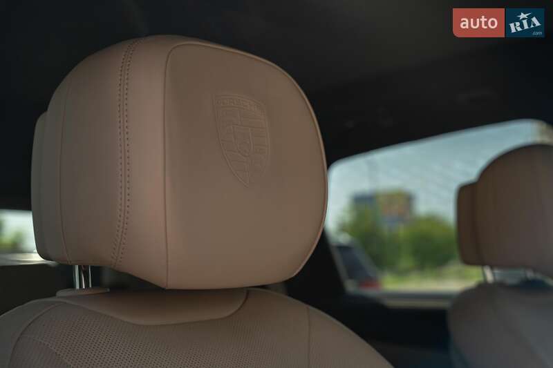 Внедорожник / Кроссовер Porsche Cayenne 2019 в Черновцах