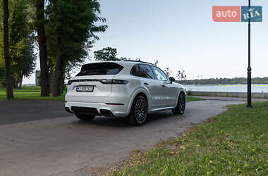 Внедорожник / Кроссовер Porsche Cayenne 2018 в 