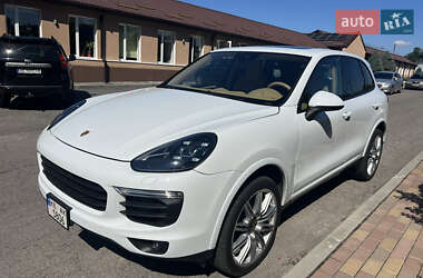 Внедорожник / Кроссовер Porsche Cayenne 2016 в 