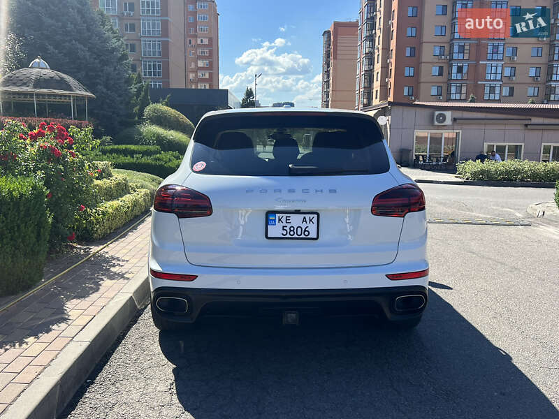 Внедорожник / Кроссовер Porsche Cayenne 2016 в Днепре