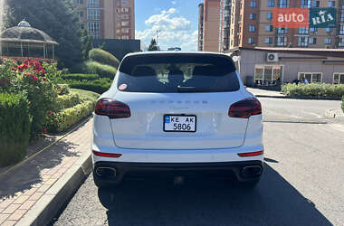 Внедорожник / Кроссовер Porsche Cayenne 2016 в 