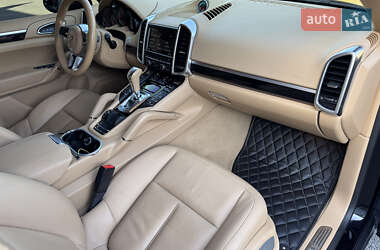Внедорожник / Кроссовер Porsche Cayenne 2014 в 