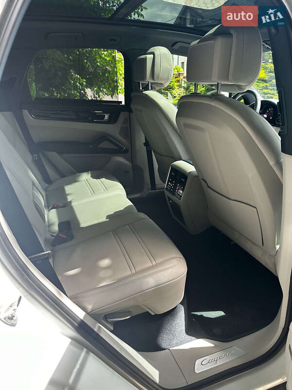 Позашляховик / Кросовер Porsche Cayenne 2019 в Львові