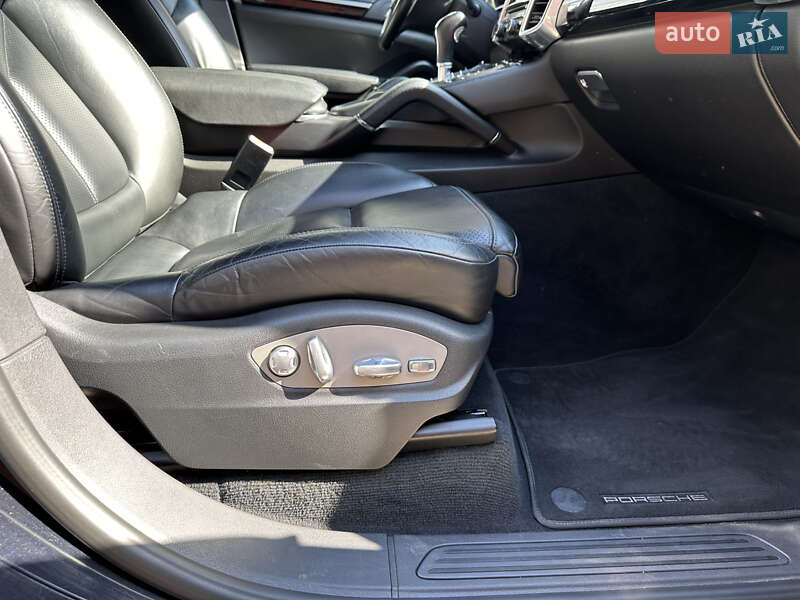 Внедорожник / Кроссовер Porsche Cayenne 2014 в Львове