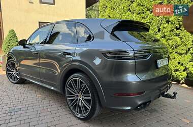 Внедорожник / Кроссовер Porsche Cayenne 2019 в 