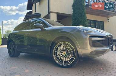 Внедорожник / Кроссовер Porsche Cayenne 2019 в 