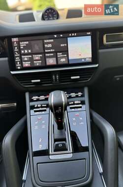 Внедорожник / Кроссовер Porsche Cayenne 2019 в 