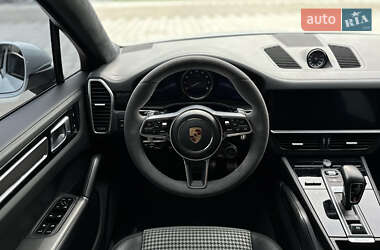 Внедорожник / Кроссовер Porsche Cayenne 2019 в 