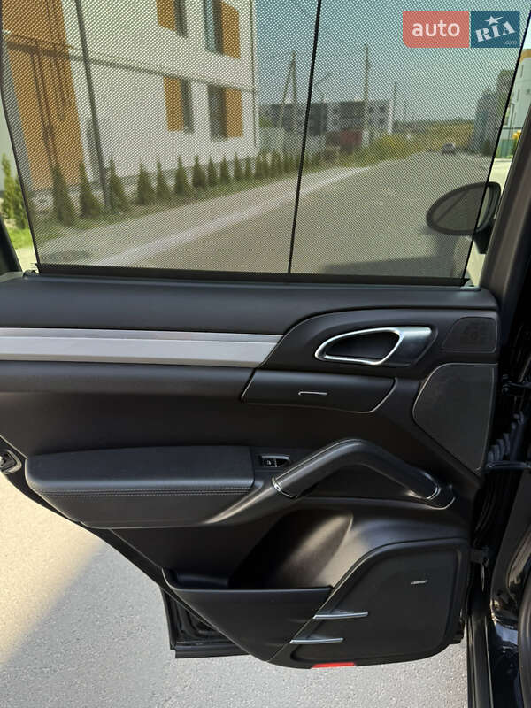 Позашляховик / Кросовер Porsche Cayenne 2011 в Рівному
