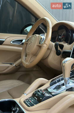 Внедорожник / Кроссовер Porsche Cayenne 2012 в 