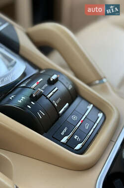 Внедорожник / Кроссовер Porsche Cayenne 2012 в 