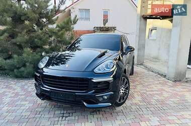 Внедорожник / Кроссовер Porsche Cayenne 2015 в 