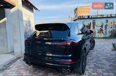 Внедорожник / Кроссовер Porsche Cayenne 2015 в 
