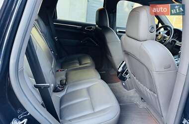 Внедорожник / Кроссовер Porsche Cayenne 2015 в 