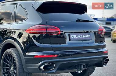 Внедорожник / Кроссовер Porsche Cayenne 2017 в 