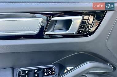 Внедорожник / Кроссовер Porsche Cayenne 2018 в 