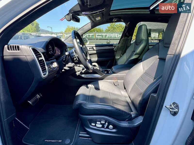 Внедорожник / Кроссовер Porsche Cayenne 2018 в Киеве