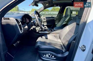 Внедорожник / Кроссовер Porsche Cayenne 2018 в 