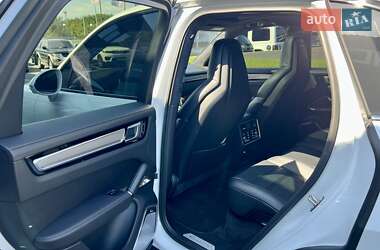 Внедорожник / Кроссовер Porsche Cayenne 2018 в 