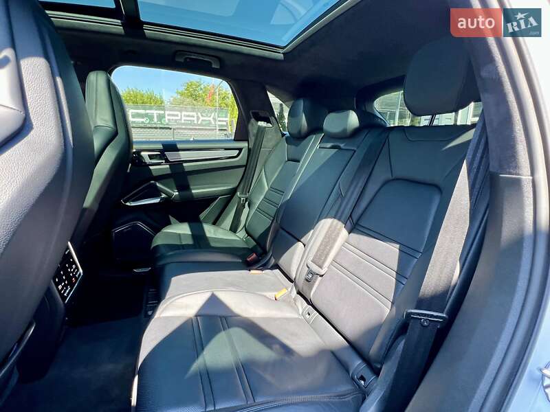 Внедорожник / Кроссовер Porsche Cayenne 2018 в Киеве