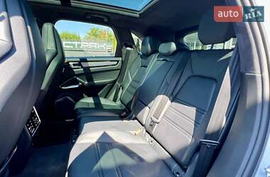 Внедорожник / Кроссовер Porsche Cayenne 2018 в 