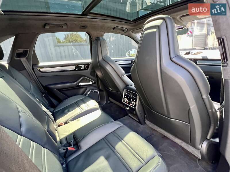 Внедорожник / Кроссовер Porsche Cayenne 2018 в Киеве