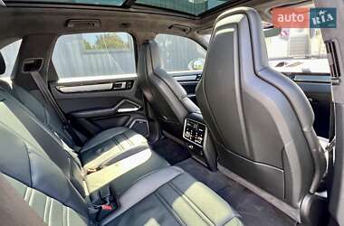 Внедорожник / Кроссовер Porsche Cayenne 2018 в 