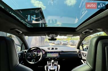 Внедорожник / Кроссовер Porsche Cayenne 2018 в 