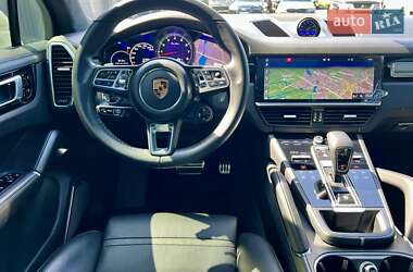 Внедорожник / Кроссовер Porsche Cayenne 2018 в 