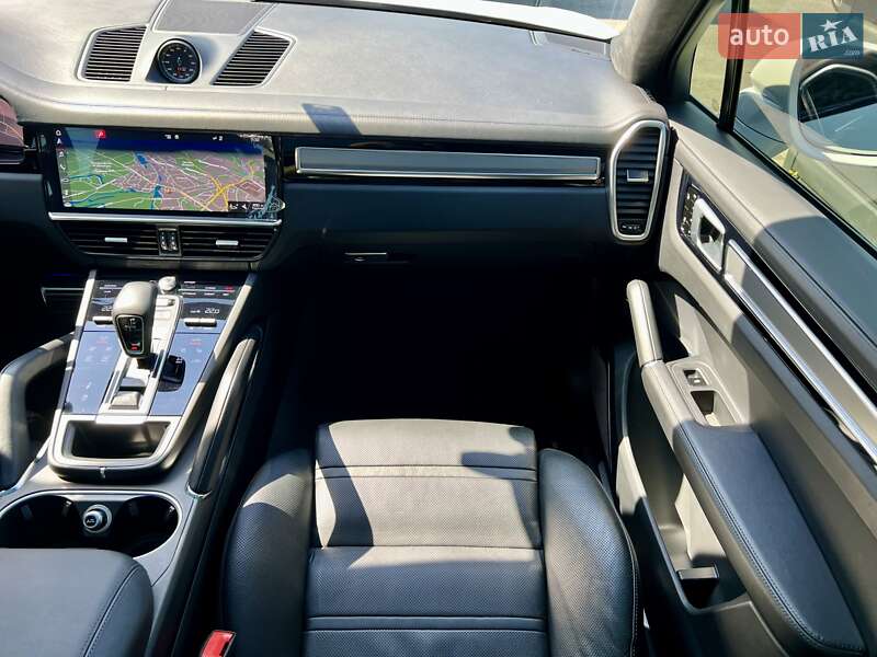 Внедорожник / Кроссовер Porsche Cayenne 2018 в Киеве