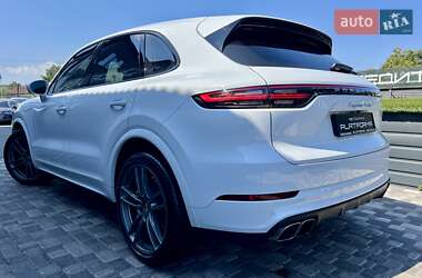 Внедорожник / Кроссовер Porsche Cayenne 2018 в 