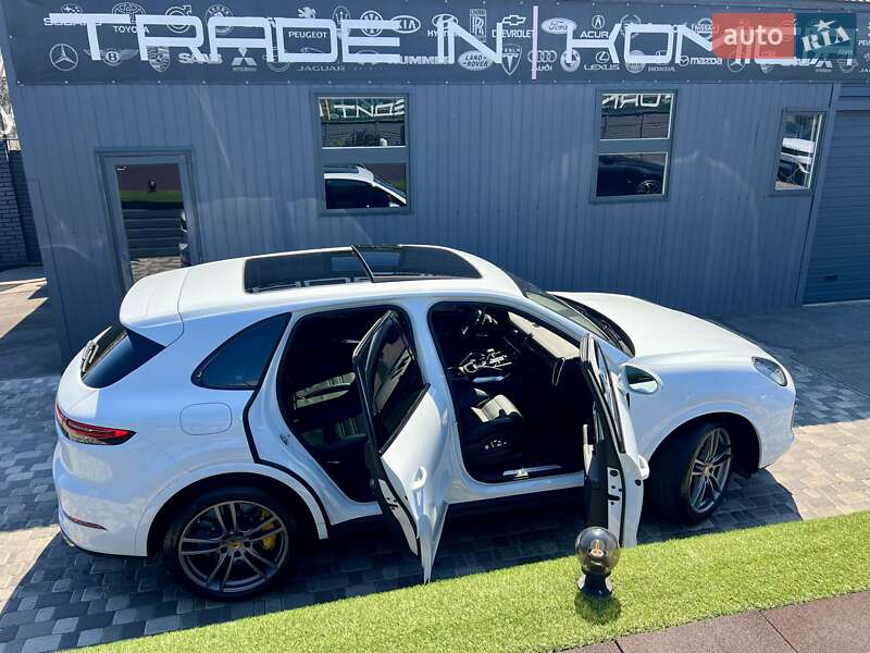 Внедорожник / Кроссовер Porsche Cayenne 2018 в Киеве