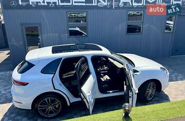 Внедорожник / Кроссовер Porsche Cayenne 2018 в 