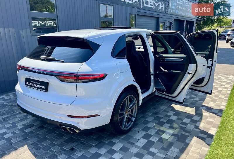 Внедорожник / Кроссовер Porsche Cayenne 2018 в Киеве