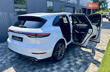 Внедорожник / Кроссовер Porsche Cayenne 2018 в 