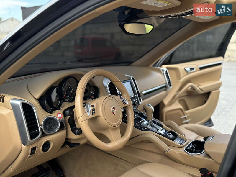 Внедорожник / Кроссовер Porsche Cayenne 2012 в Тернополе