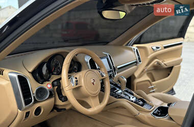 Внедорожник / Кроссовер Porsche Cayenne 2012 в 