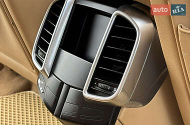 Внедорожник / Кроссовер Porsche Cayenne 2012 в 