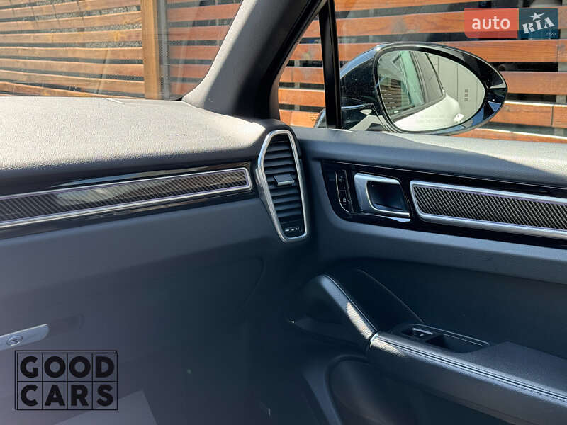 Позашляховик / Кросовер Porsche Cayenne 2018 в Одесі